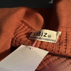 Romper brick in color